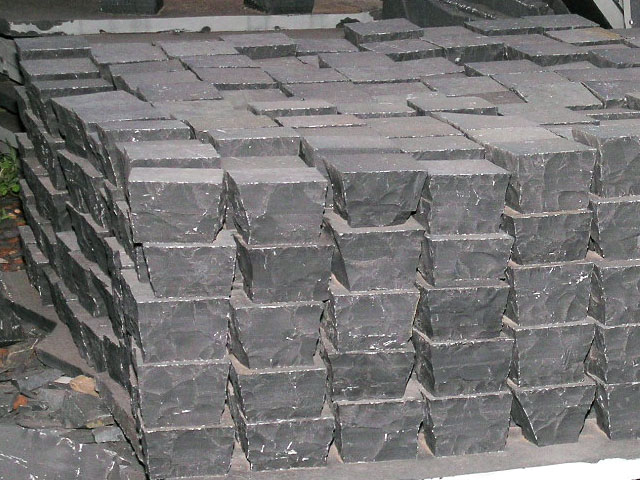 Cobbles Black Limestone